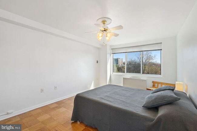 Building Photo - 10201 Grosvenor Pl