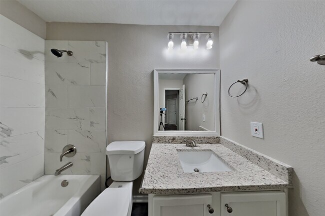 Building Photo - 19923 Juniper Berry Dr