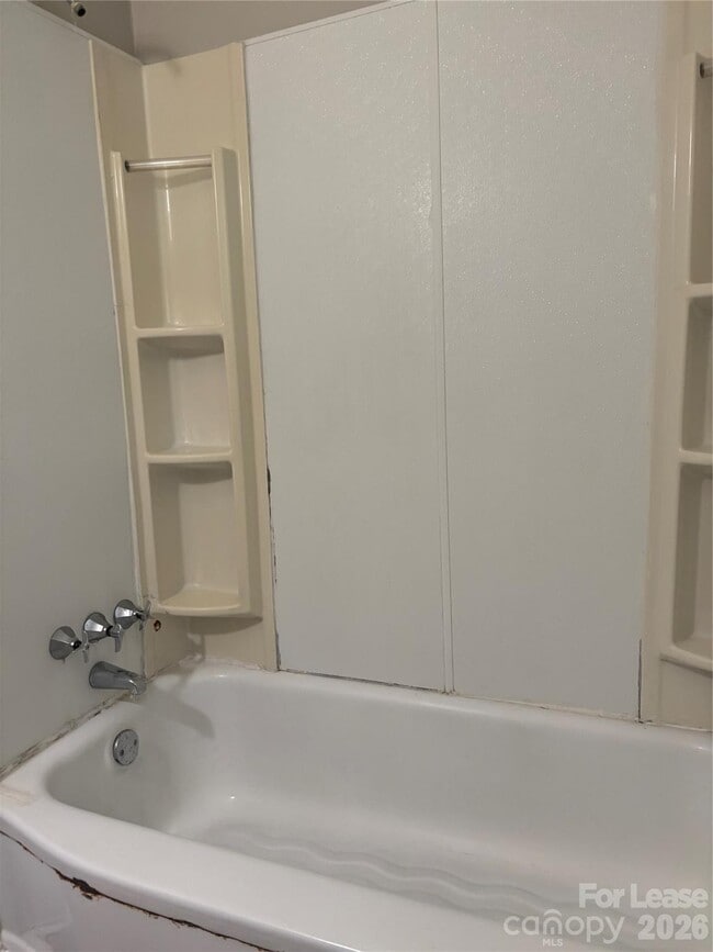 Building Photo - 2565 Brentwood Pl