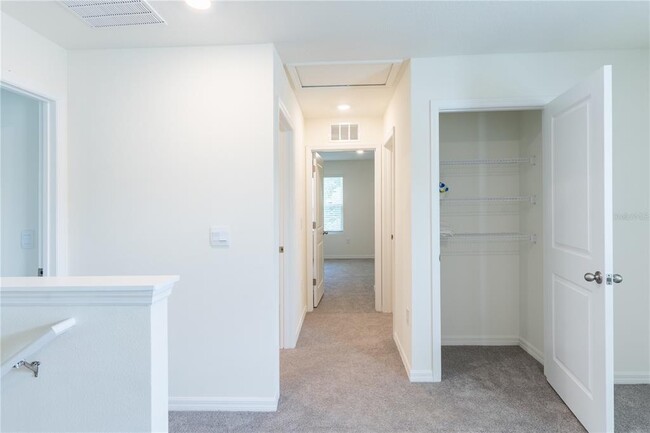 Building Photo - 4807 SW 51st Dr