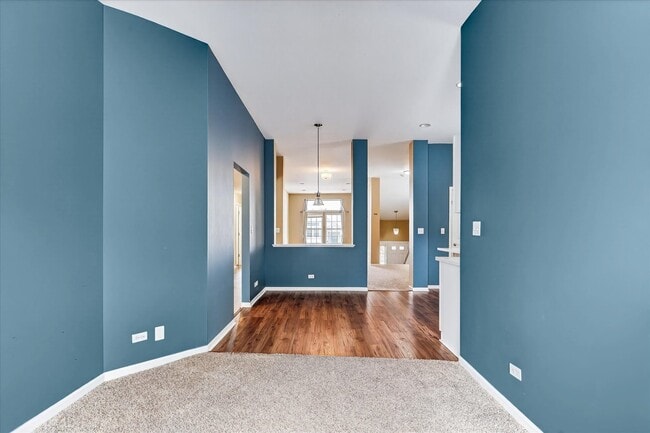 Building Photo - 1161 Hawthorne Ln