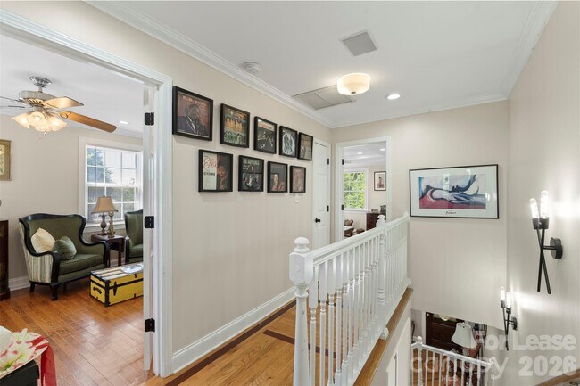 Building Photo - 703 S Summit Ave