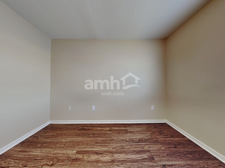 Building Photo - 10910 Lakeside Vista Dr