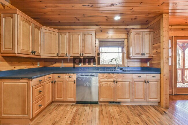 Building Photo - 461 River Estates Rd