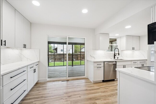 Building Photo - Bright, Modern Home on a Spacious Lot in a...