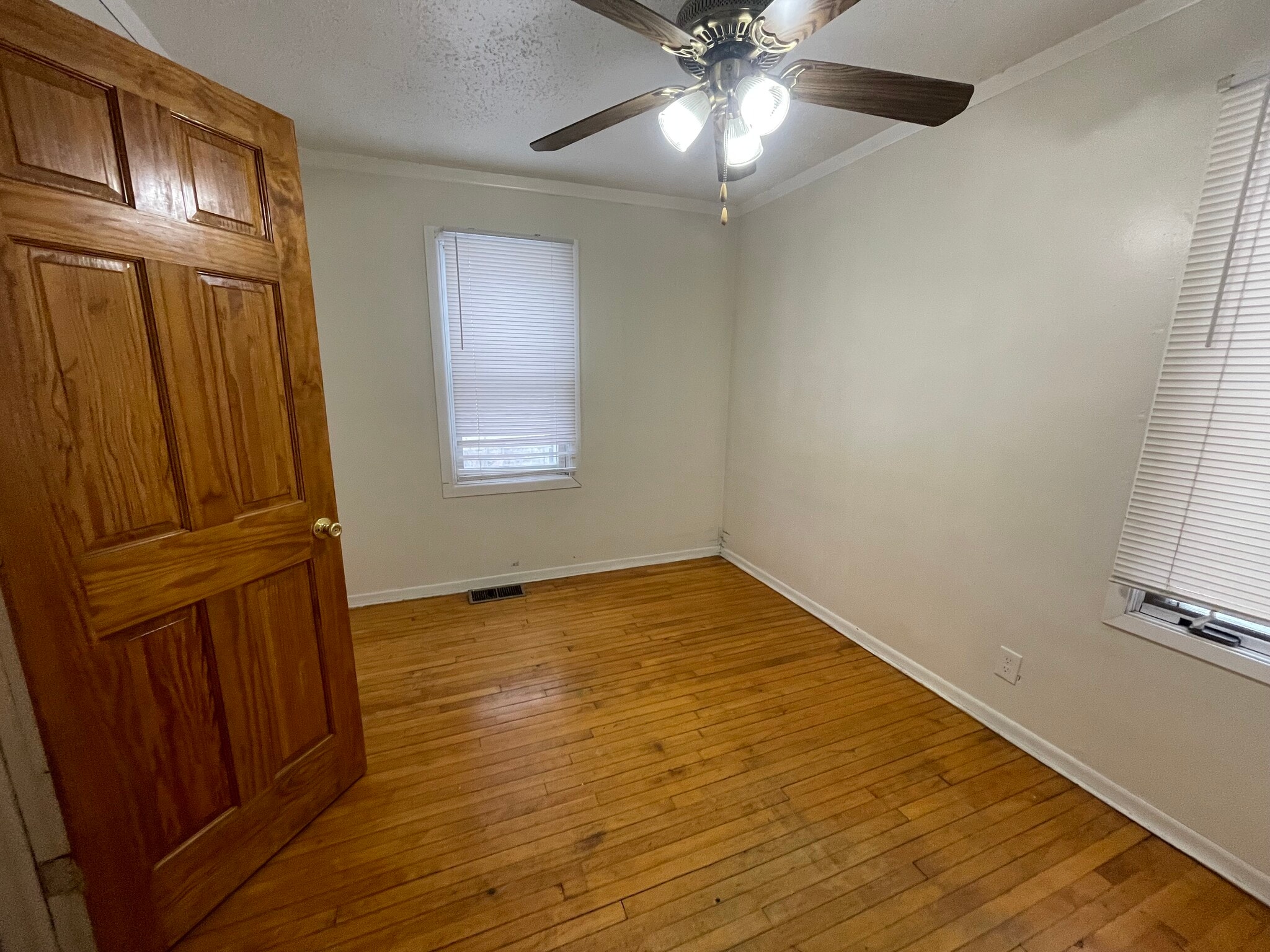 Building Photo - 1062 11th Ave SE