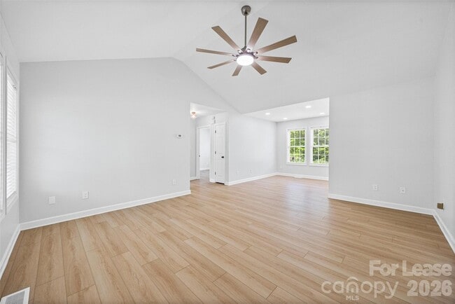 Building Photo - 425 Griggs Rd