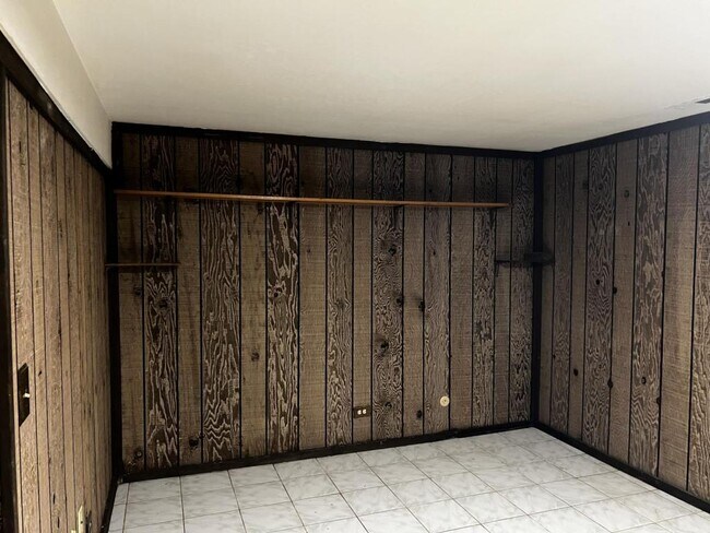 Building Photo - 5623 Santa Barbara Dr