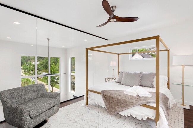 Building Photo - 506 SE Tourmaline Mews