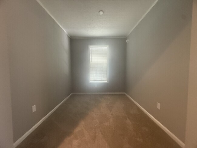 Building Photo - 602 Choo Choo Ln