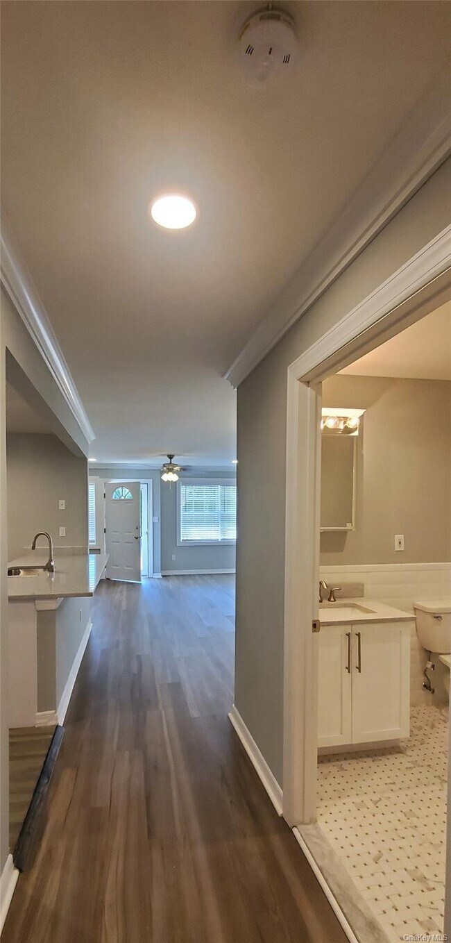 Building Photo - 81 Secatogue Ave