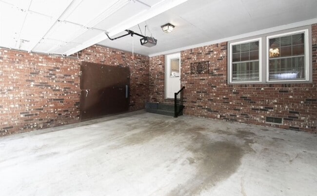 Building Photo - Renovated 5BR Home Minutes from Downtown Columbia | Two Full Kitchens + Fenced Yard ~ Available M...