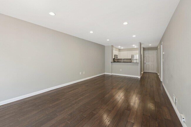 Building Photo - 302 Nelson Ct