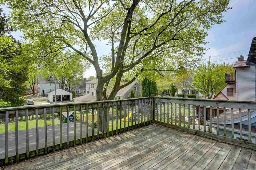 Balcony - 1027 Drake St
