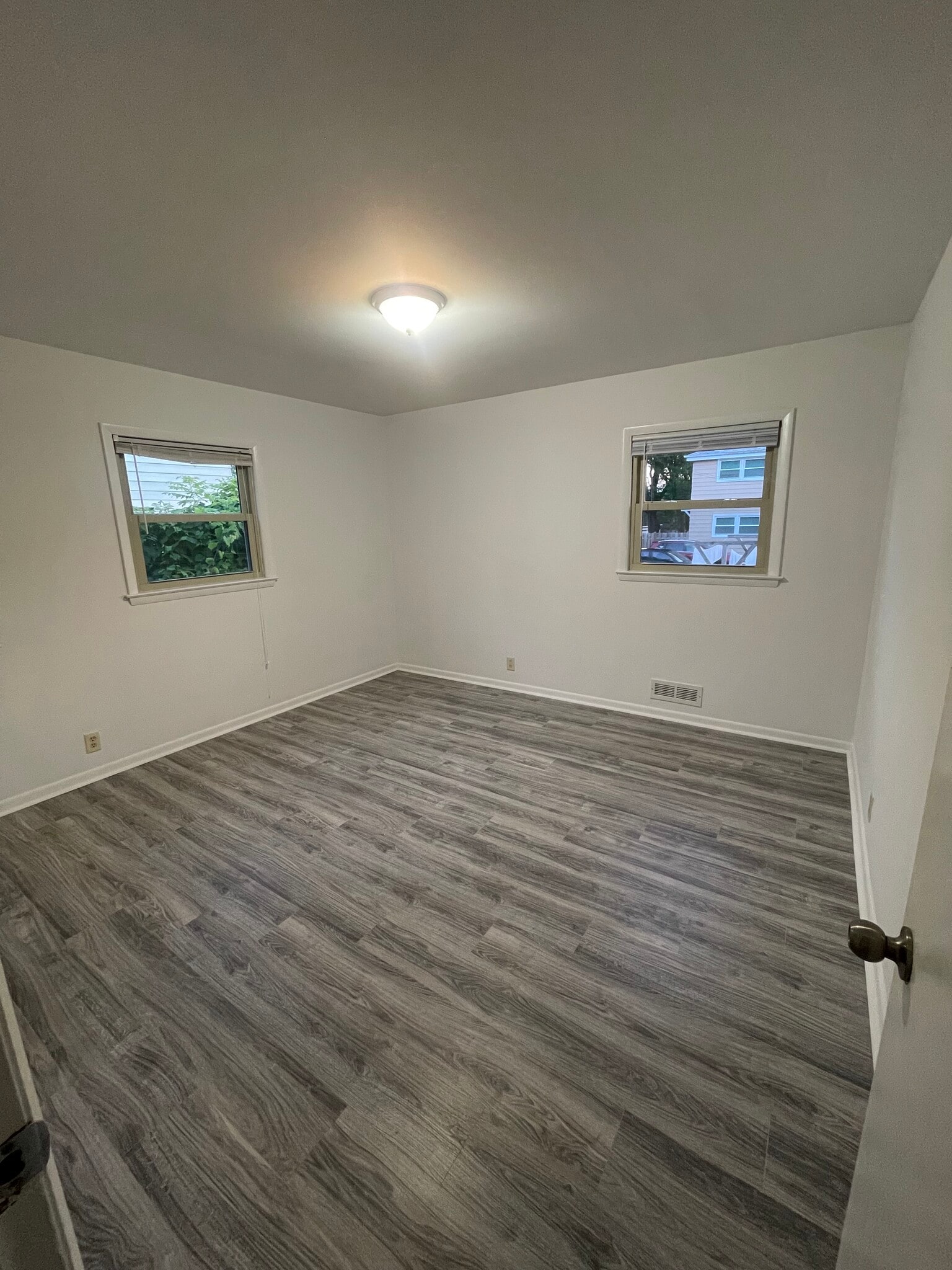 Building Photo - 6071 S Lake Dr