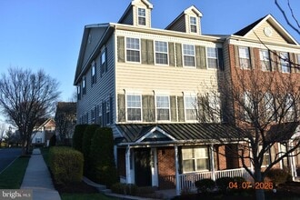 Building Photo - 1244 Rosemont Terrace