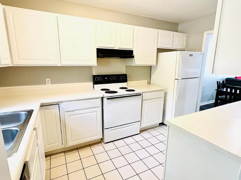 Building Photo - 3860 S Cramer Cir