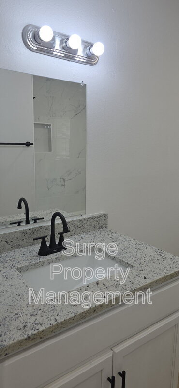 Building Photo - 227 Vista Way