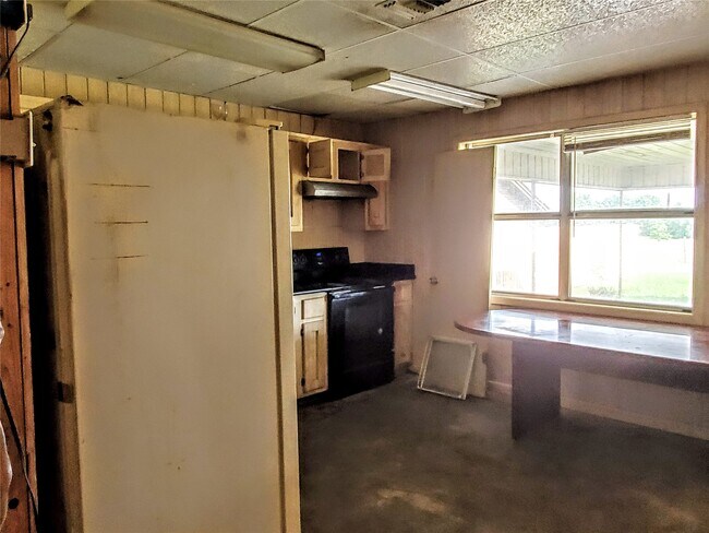 Building Photo - 601 S Cochran St