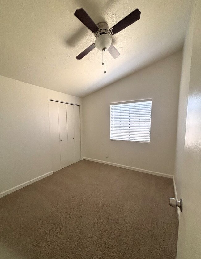 Building Photo - Priced to Rent Fast!!