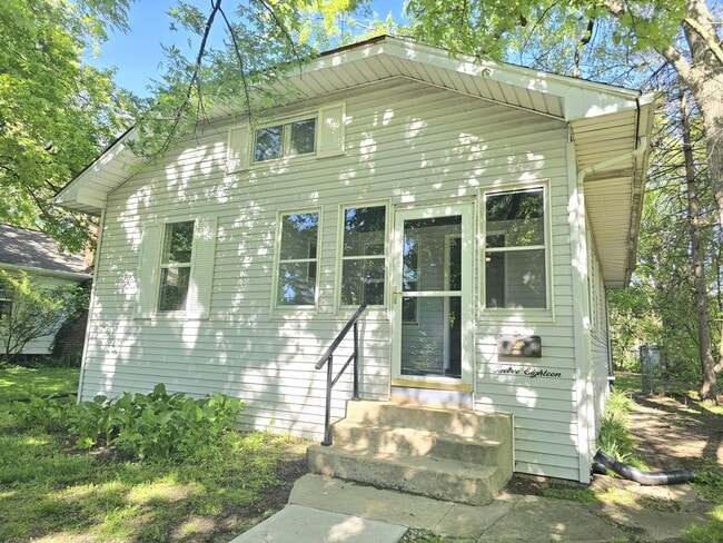 Building Photo - 1218 S 26th St