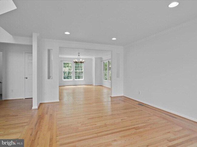 Building Photo - 1518 Summerset Pl