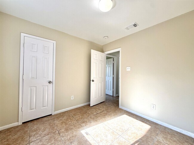 Building Photo - 13706 Audra Ln
