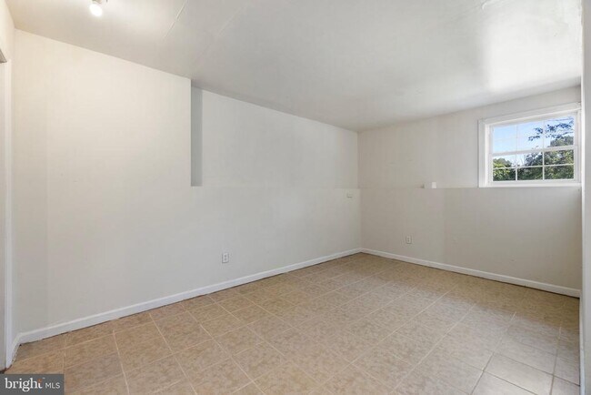 Building Photo - 345 Brown Ave