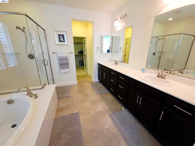 Building Photo - 2488 Remy Cantos Dr