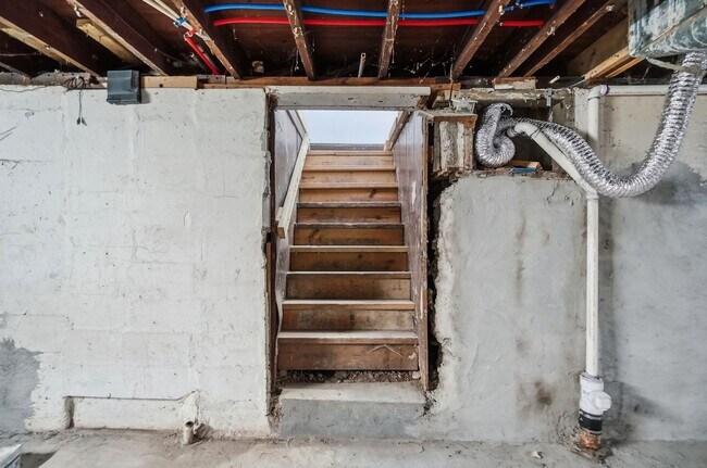 Building Photo - 413 Lockwood Ave