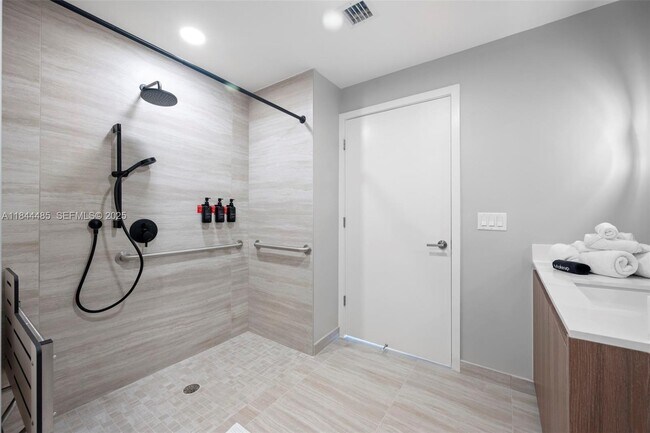 Building Photo - 580 72nd St