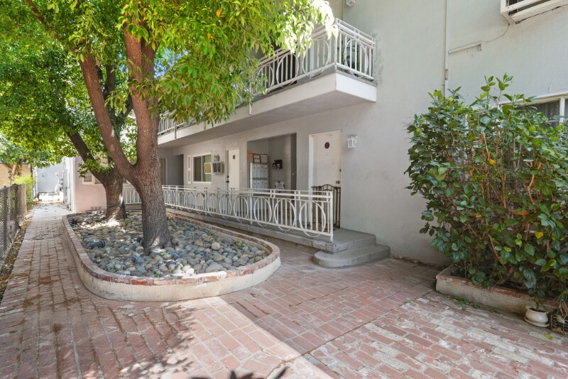Building Photo - 14531 Dickens St