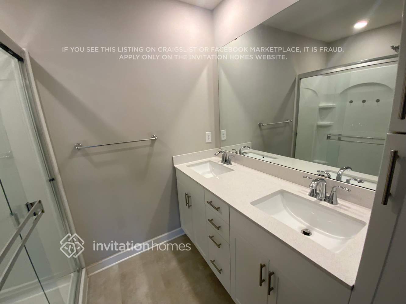 Building Photo - 10902 Everest Pl N