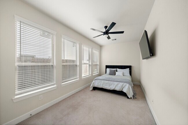 Building Photo - 4003 Centre Valley Ln