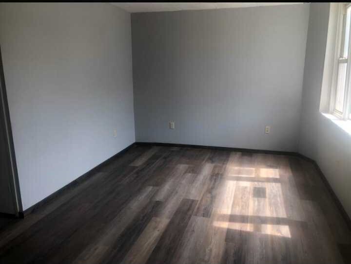 Living room - 204 W Grove St