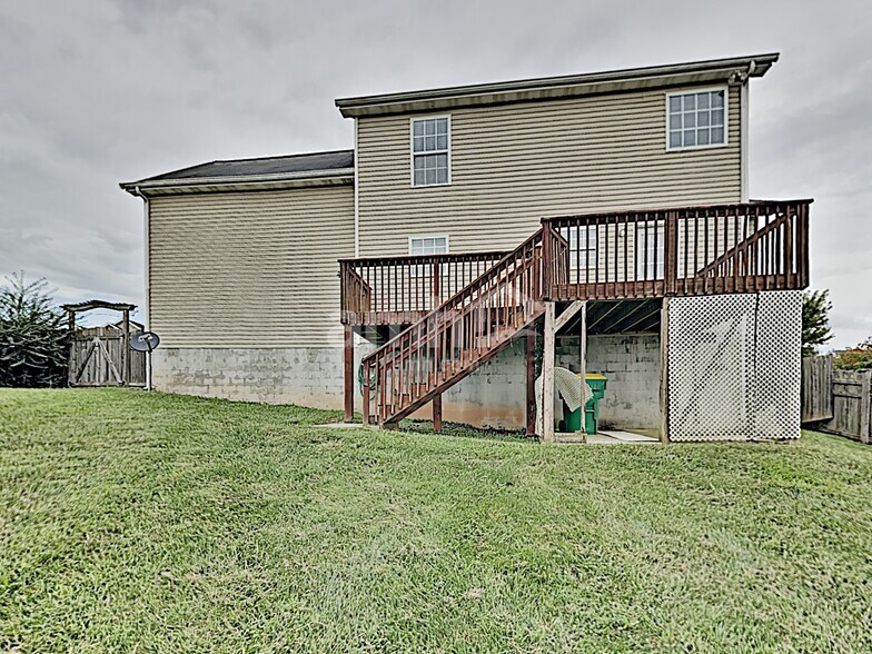 Building Photo - 5523 Golden Gate Rd