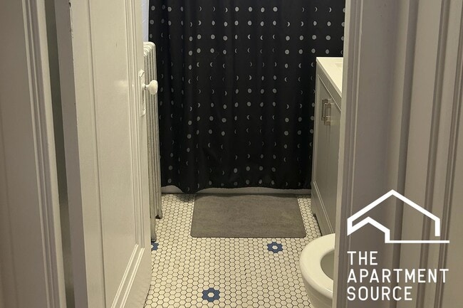 Building Photo - 1911 W Larchmont Ave