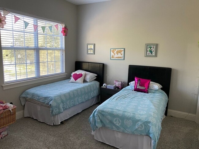 Building Photo - Secluded 4 Bed 3.5 Bath Near MacDill