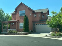 Building Photo - Beautiful 2 story home in Sparks