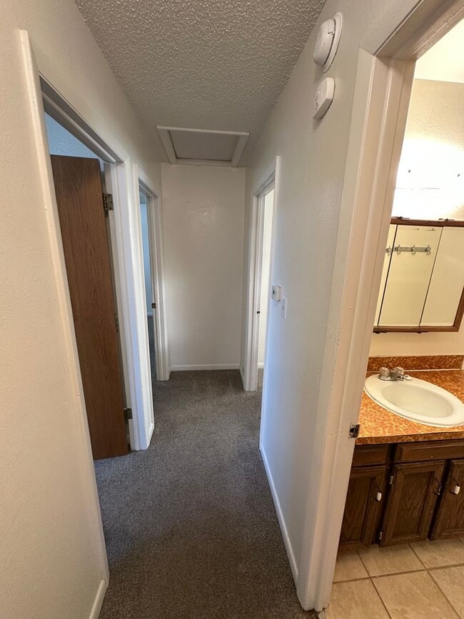 Building Photo - EM1304