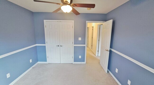 Building Photo - 3 Bed / 2-1/2 Bath Single Family Townhome with 1-Car Garage