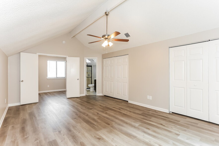 Building Photo - 11507 Kelvyn Grove Pl