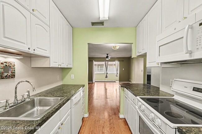 Building Photo - 1047 Small Ct