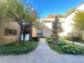 Building Photo - 183 Loomis Dr