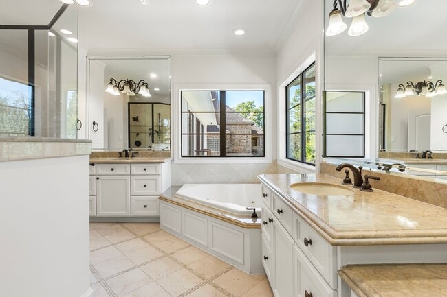 Building Photo - 4134 Bellefontaine