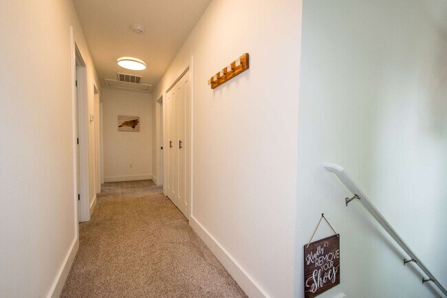 Building Photo - 1243 Pine Spring Dr
