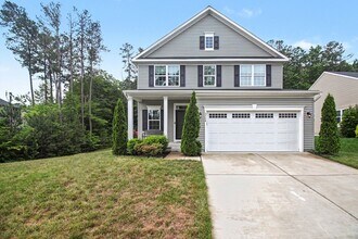 Building Photo - Stunning & Spacious 3-Level Single Family Home in Lees Parke – Move-In Ready!