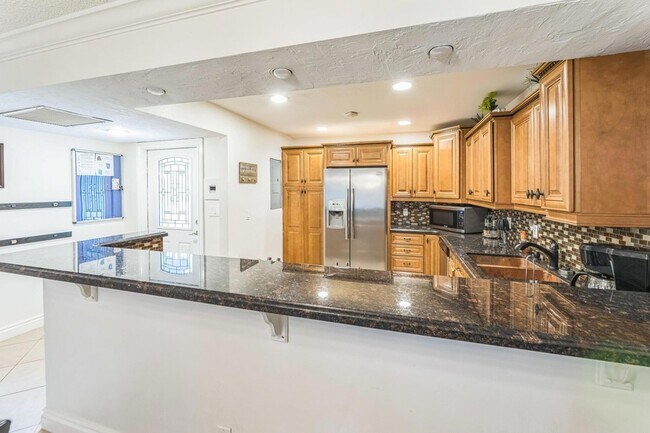 Building Photo - 2924 NW 69th Ct