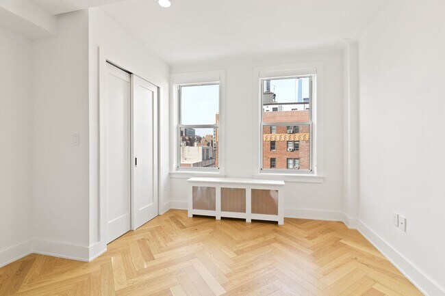 Building Photo - 301 E 21st St