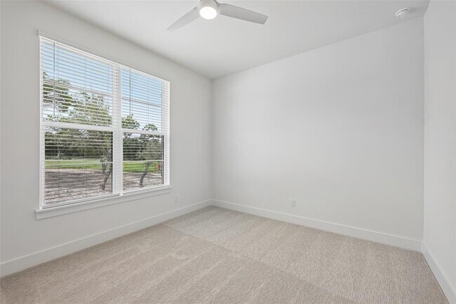 Building Photo - 4908 Turquesa Dr